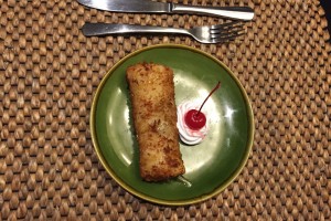 Banana spring roll dessert 