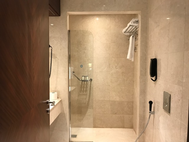 Pullman ZamZam Madinah 2-Bedroom Suite Master Bathroom