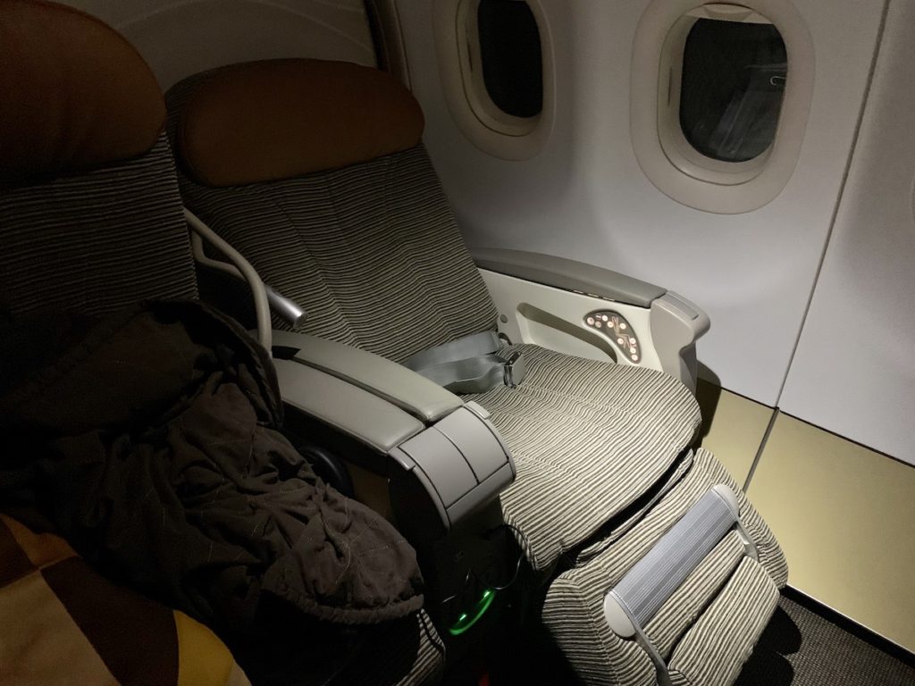 Etihad a320 business class seat auh-mle