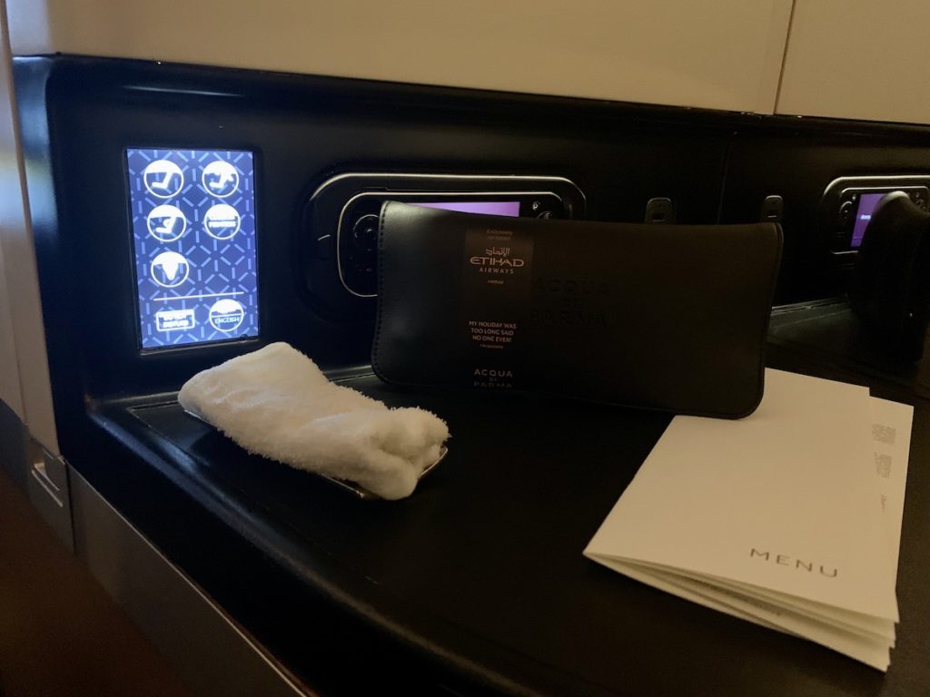 Etihad 787-9 amenity kit IAD - AUH