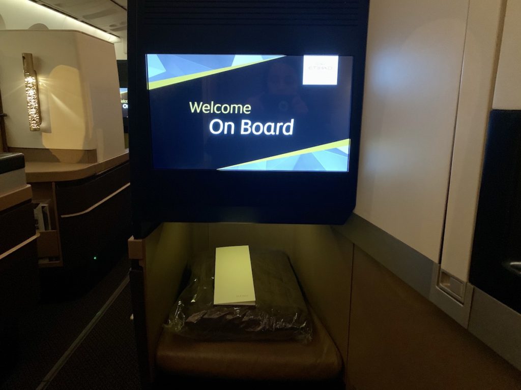 Etihad business class IFE 787-9 IAD- AUH