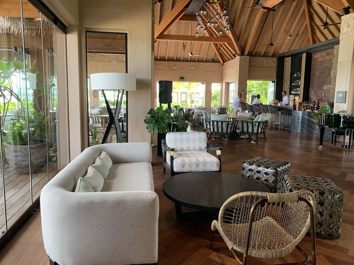 Waldorf Astoria Maldives lobby